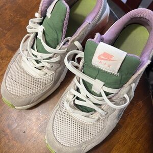 Nike Air Max Ladies (size 9)  Sneakers Beige Green Purple Mesh Suede Low Top